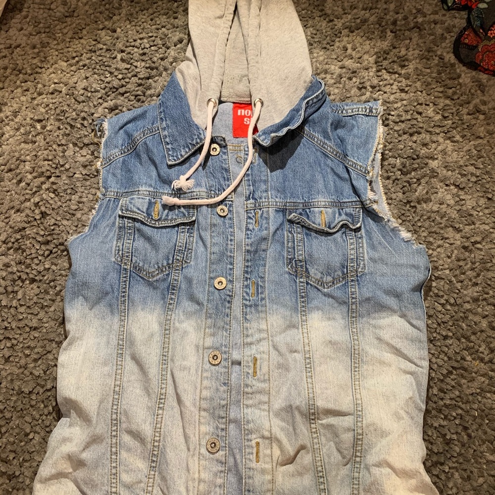 Sleeveless denim hooded jacket